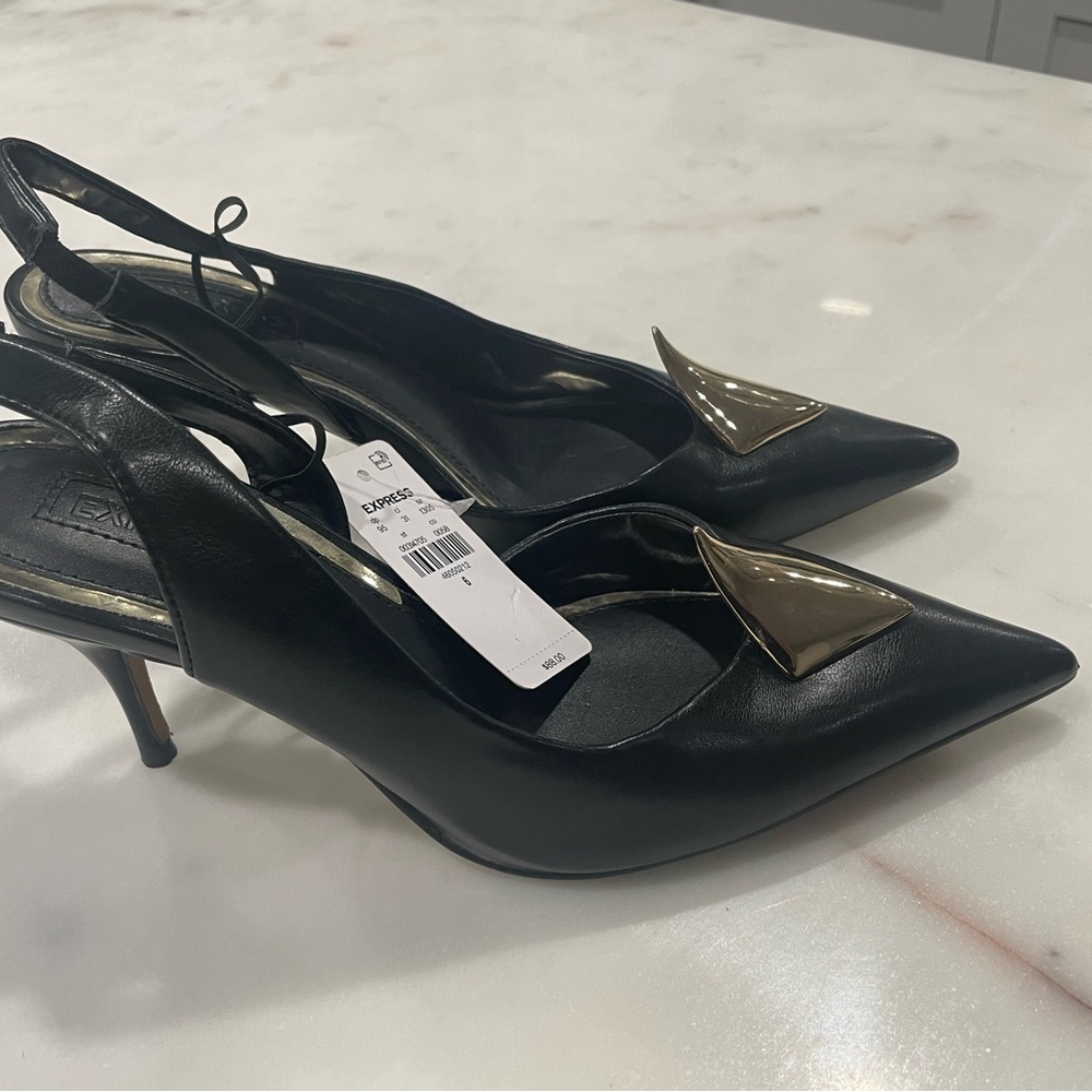 NWT Express Black Slingback Kitten Heels with Gold Metal Toe Sz 6